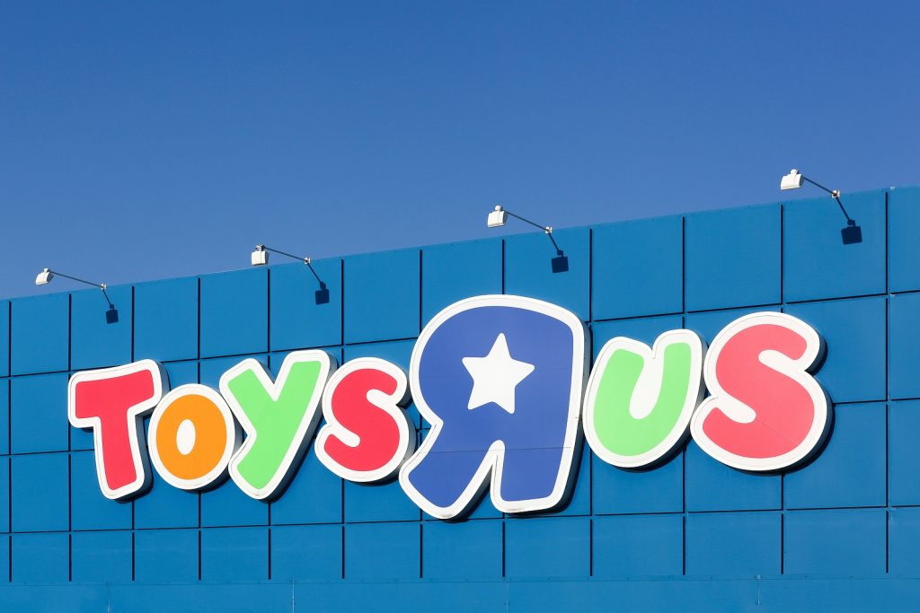 Toys "R" Us chegará a mais de 400 lojas Macy's nos EUA no ano que vem