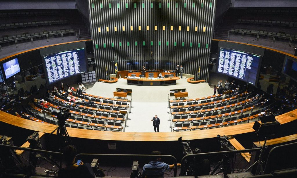 Comissão da Câmara quer ouvir Guedes, BB e Caixa sobre saída da Febraban