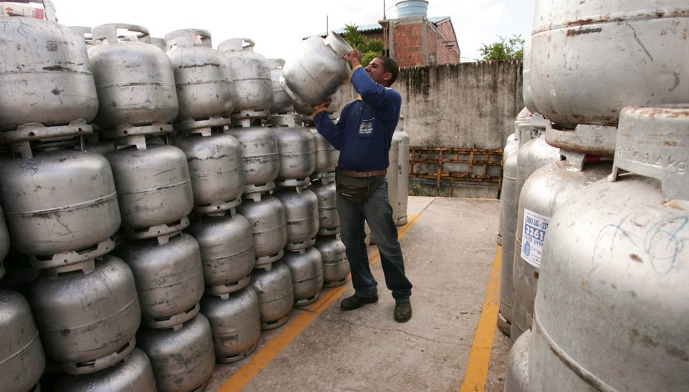 Parcerias viabilizam distribuição de botijão de gás a 300 mil famílias carentes