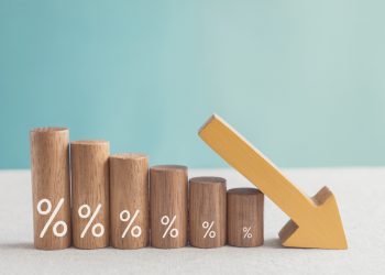Consumo das famílias cai e prévia do PIB recua 0,40% em outubro