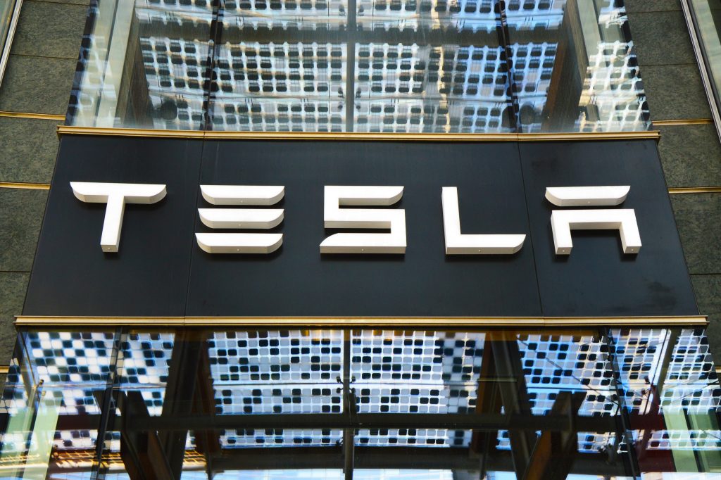 Elon Musk vende mais cerca de 1 milhão de ações da Tesla