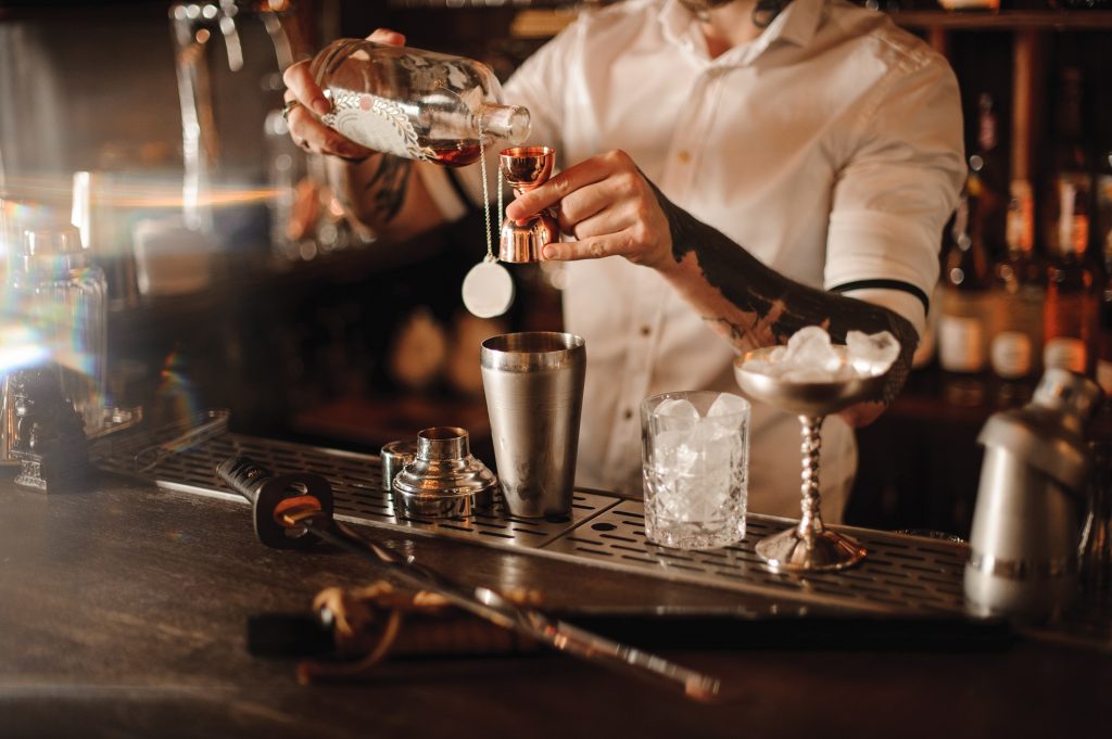 Instituto Diageo abre inscrições para programa gratuito de formação de bartenders