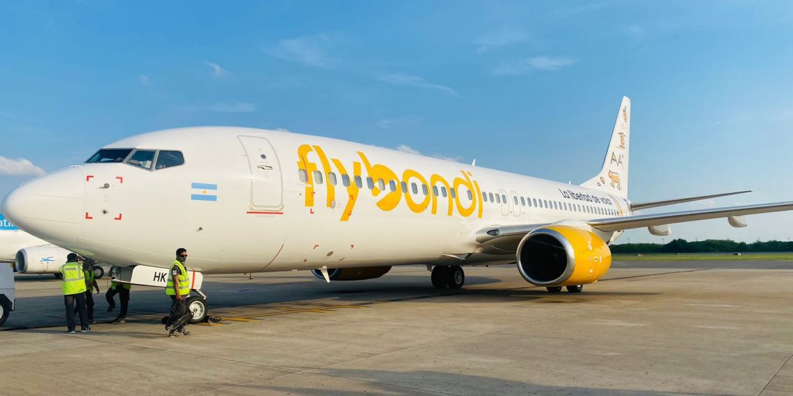 Companhia aérea low cost argentina Flybondi retoma rotas para o Brasil