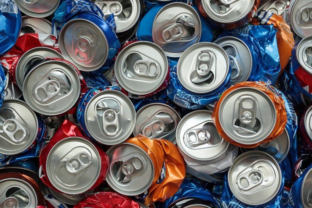 Reciclagem de latas de alumínio para bebidas chega a 98,7% em 2021