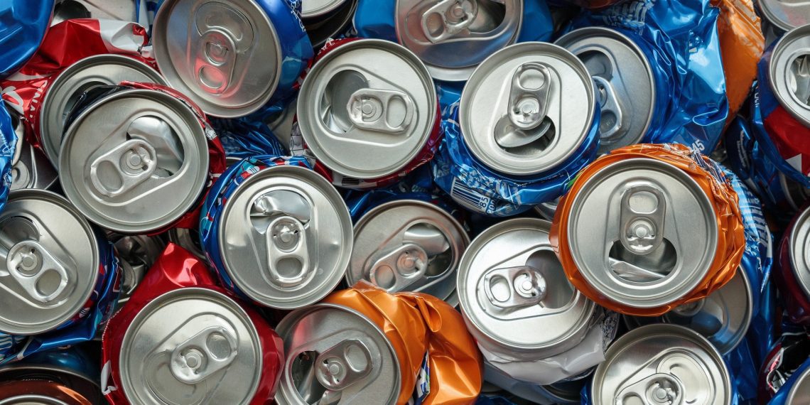 Reciclagem de latas de alumínio para bebidas chega a 98,7% em 2021