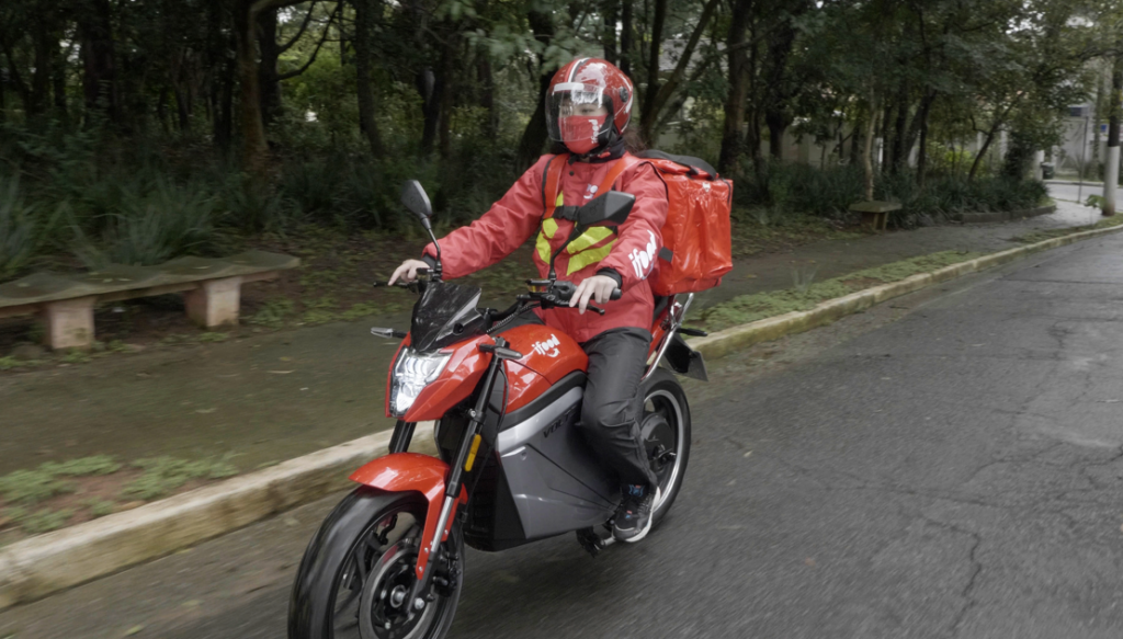 iFood passa a fazer entregas com motos elétricas nas próximas semanas