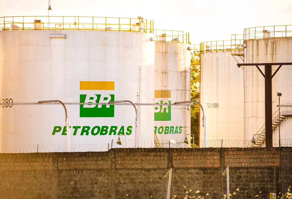 Petrobras diz que manterá política de preços apesar da forte volatilidade