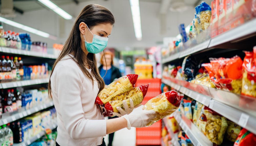 Marca mais barata é a solução para conseguir comprar o básico