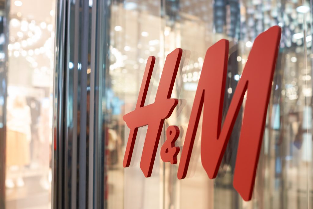 H&M da Suécia suspende temporariamente as vendas na Rússia