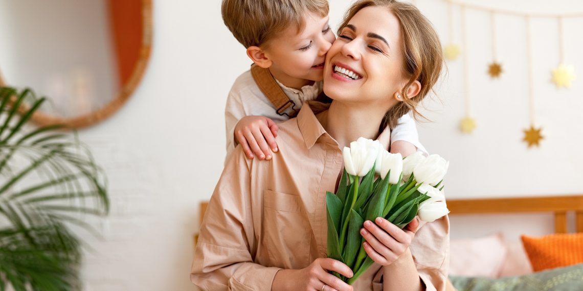 Dia das Mães deve impulsionar vendas no varejo de roupas, flores e cosméticos