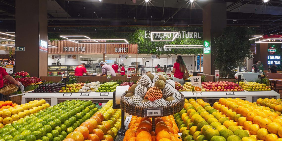 Campanha da rede Hortifruti une selo de desconto a doação de alimentos