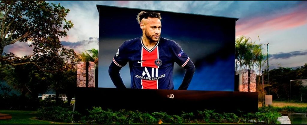 TheLED aposta em mercado residencial e instala painéis na casa do jogador Neymar