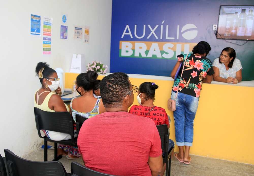 Senado aprova MP que garante Auxílio Brasil permanente com R$ 400 mensais