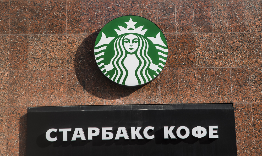 Starbucks anuncia saída da Rússia com fechamento de 130 lojas
