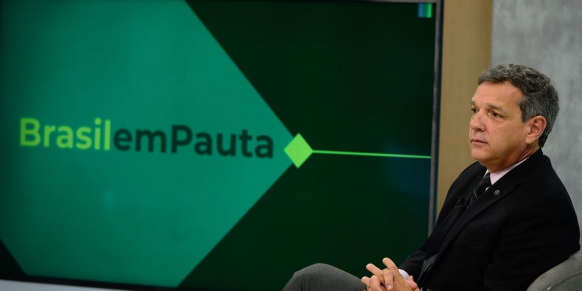 O secretário especial de Desburocratização, Gestão e Governo Digital, Caio Paes de Andrade, participa do programa Brasil em Pauta da TV Brasil