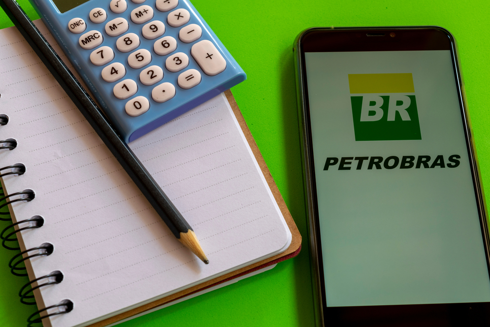 Nova diretoria da Petrobras pode mudar política de preços, diz Bolsonaro