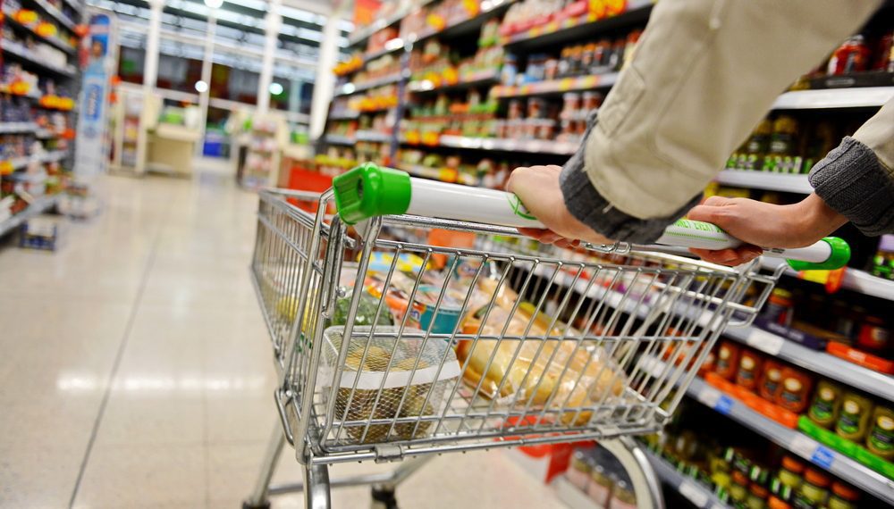 Em maio, as famílias paulistanas continuaram menos propensas às compras. O Índice de Intenção de Consumo das Famílias (ICF), que mede a tendência dos lares de consumir no curto e no médio prazos, n