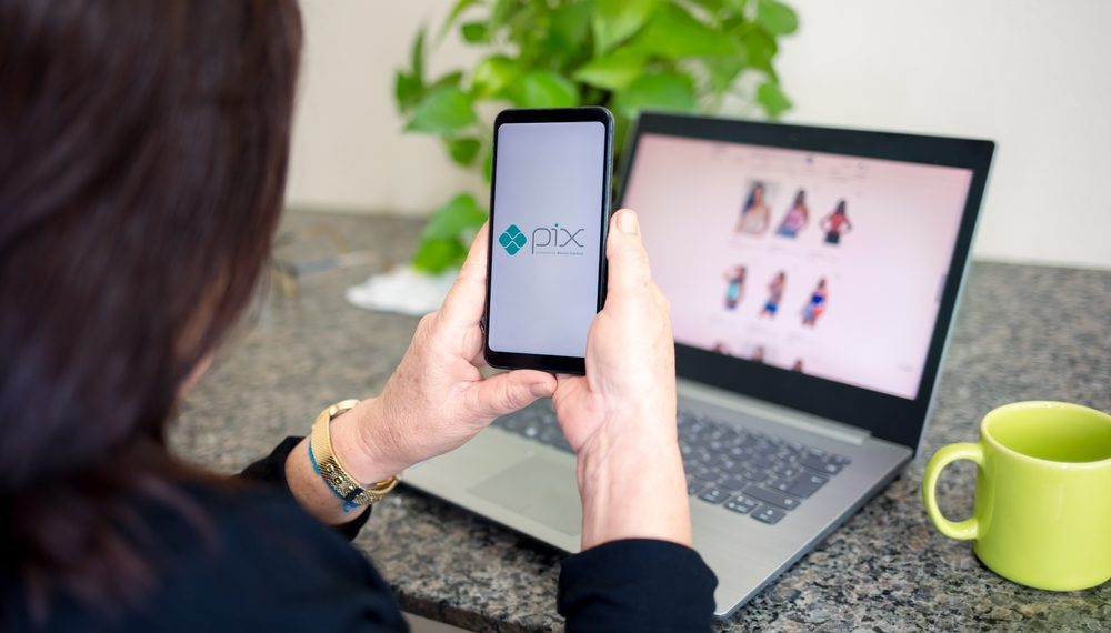 Pix dispara no e-commerce e deve decretar fim de pagamentos de compras