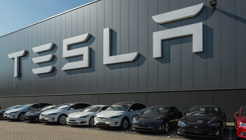 Tesla reduz preços de carros na China após tombo nas entregas