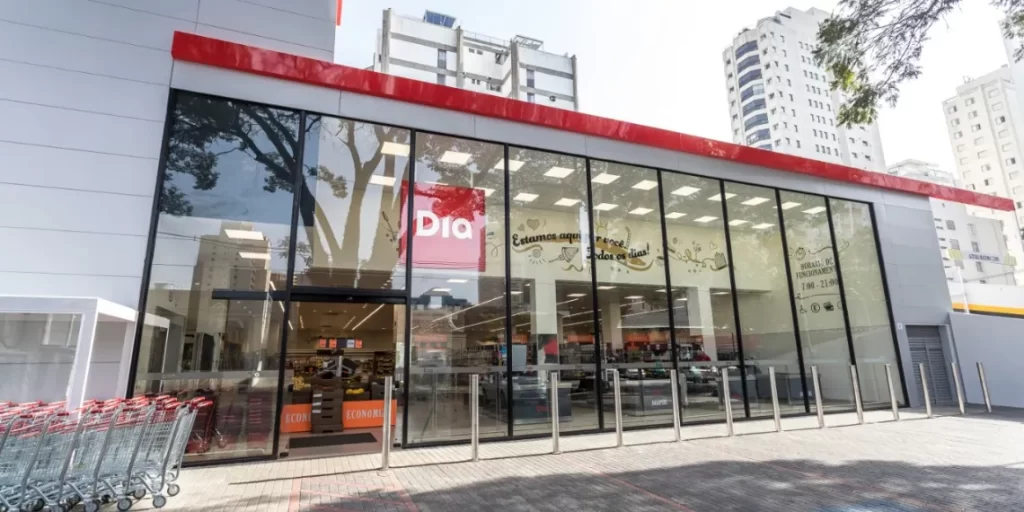 Dia faz liquidação total de estoque para o fechamento de 343 lojas no Brasil