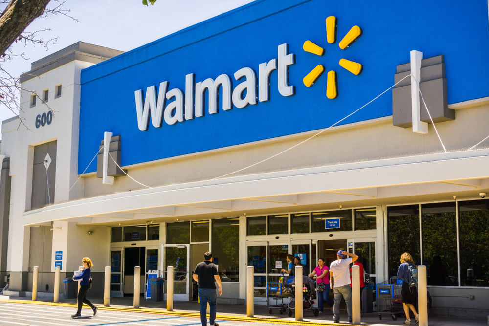 Walmart demite centenas de funcionários, após queda nos lucros