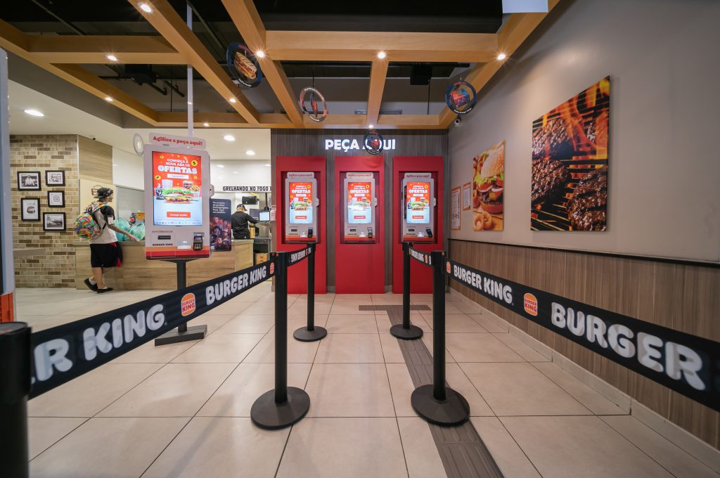 Burger King adota totens sustentáveis de autoatendimento