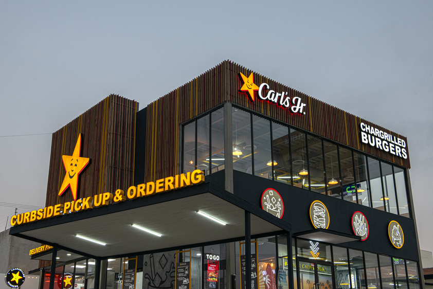 Carl's Jr. planeja volta ao Brasil e abertura de 100 restaurantes em