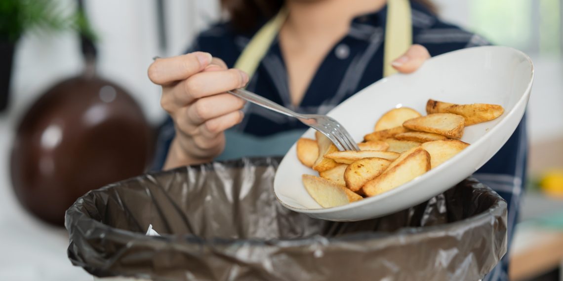 Mais de 60% dos restaurantes geram sobras de alimentos, mas só 37% fazem doações