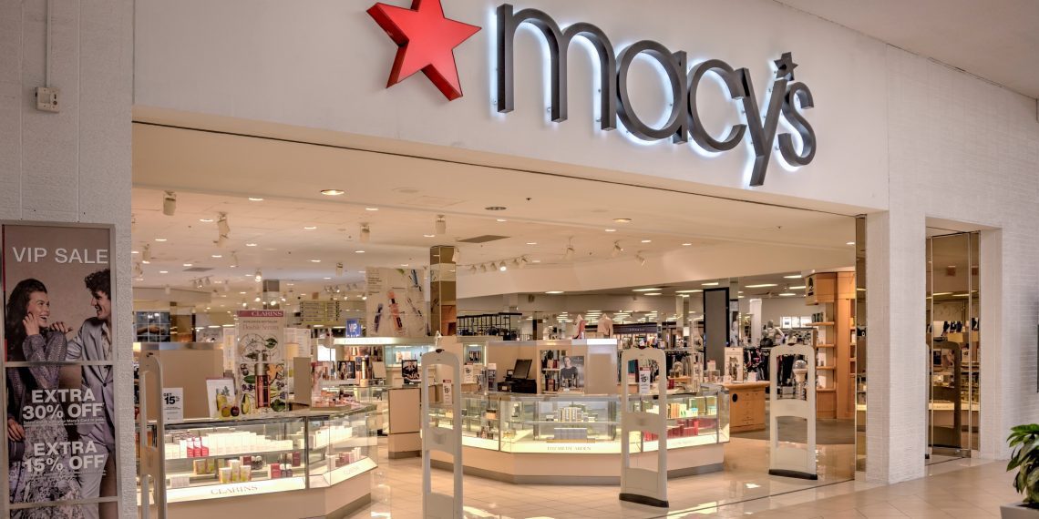 Macy's transforma espaços de 35 lojas em mini Centros de Distribuição