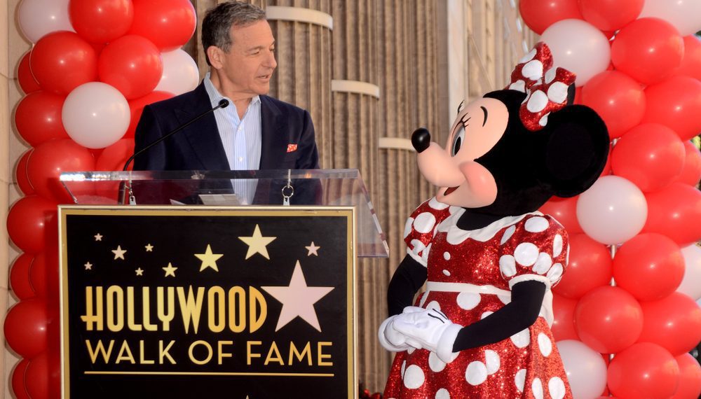 Walt Disney demite CEO e reconduz Robert Iger à chefia da empresa