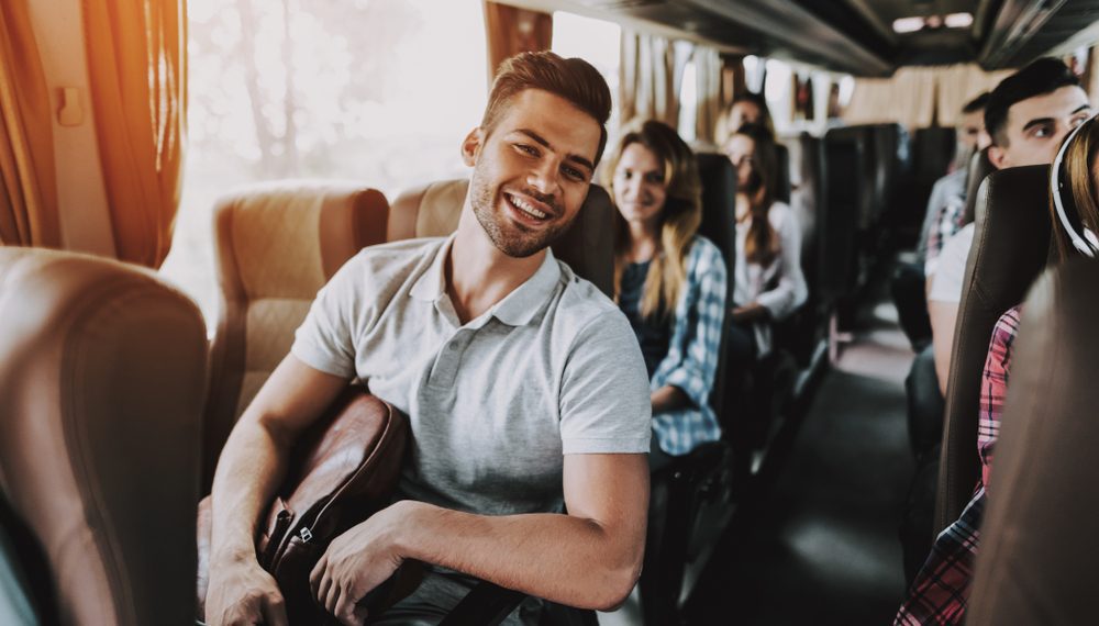 Viagens de ônibus ganham luxos, sala VIP e até massagem