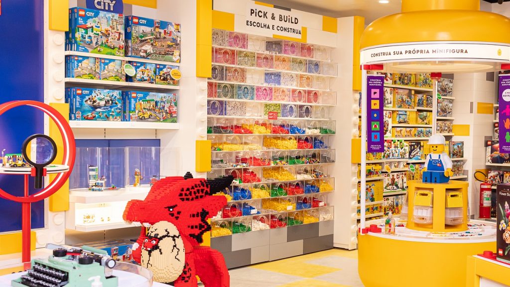 Lego e MCassab seguem expansão de lojas certificadas da marca