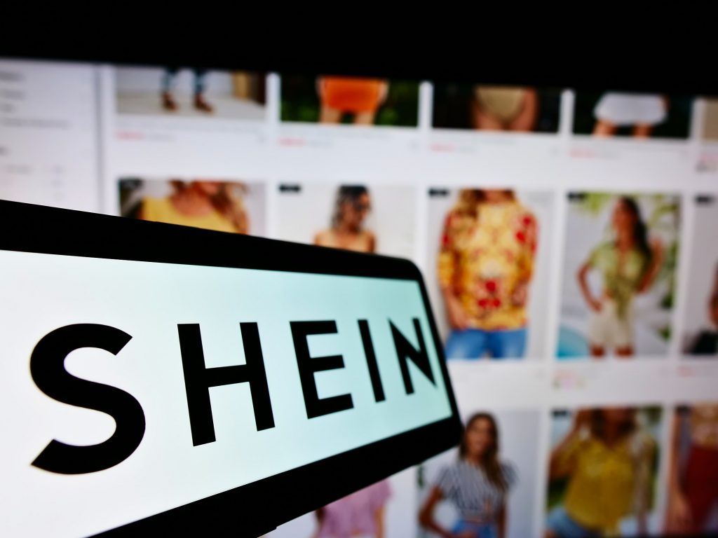 Shein é a marca de moda mais popular do mundo segundo dados do Google