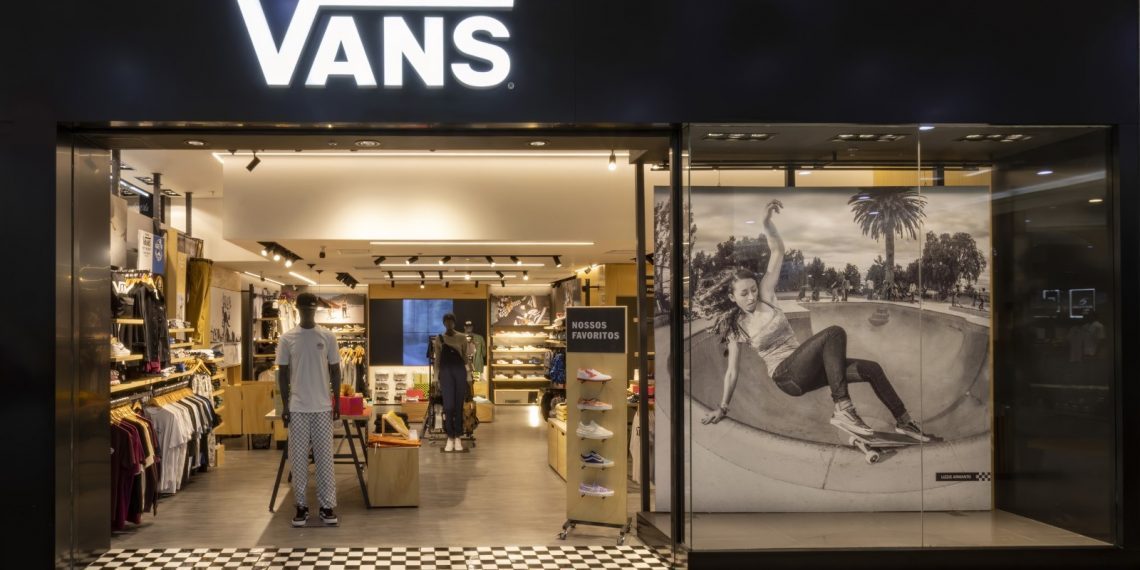 Vans retoma plano de expansão e inaugura primeira loja no litoral paulista