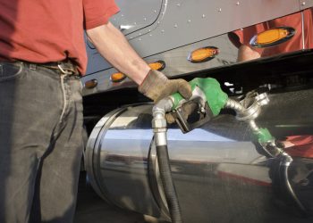 Preço do diesel volta a cair nos postos brasileiros e fica abaixo de R$ 7