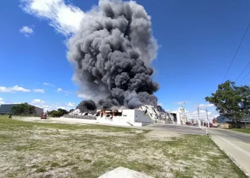 Incêndio de grandes proporções destrói terceira maior loja da Havan na Bahia