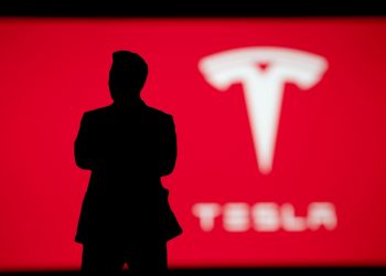 Elon Musk vende mais de US$ 3,5 bilhões em ações da Tesla