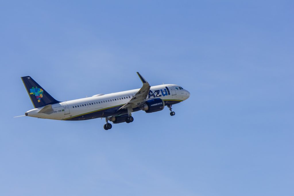 Azul realiza voo inaugural do A350, maior avião da companhia -  Mercado&Consumo
