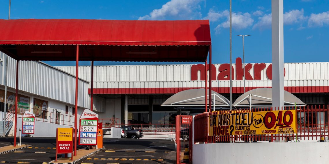 Grupo Muffato compra 16 lojas e 11 postos de combustíveis do Makro