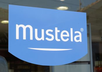 Mustela inova com toalhas umedecidas feitas a partir de celulose de florestas sustentáveis