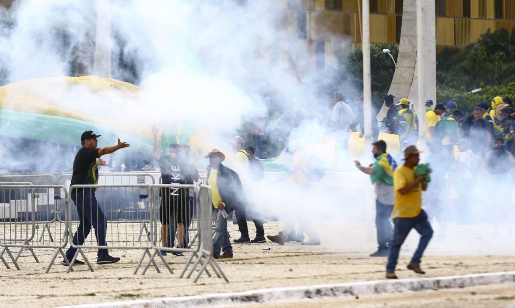 FUP pede bolsonaristas fora da Petrobras em ato pela democracia