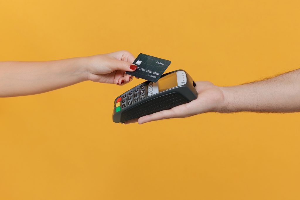 Comportamento do consumidor: pagamento sem contato está entre as tendências de 2023