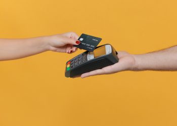 Comportamento do consumidor: pagamento sem contato está entre as tendências de 2023