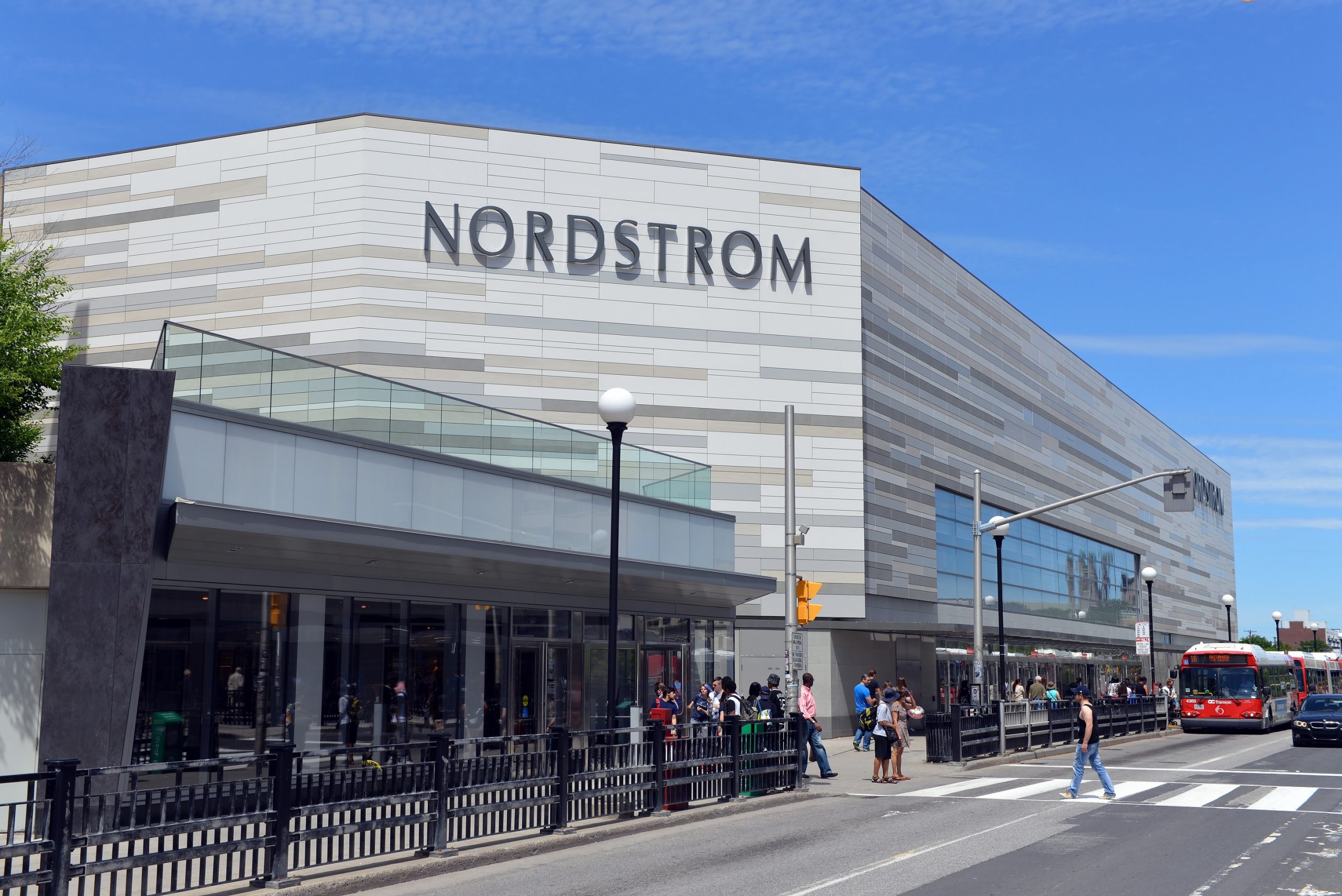 https://mercadoeconsumo.com.br/wp-content/uploads/2023/03/Nordstrom-anuncia-fechamento-de-todas-as-lojas-no-Canada-shutterstock_289820756-scaled.jpg