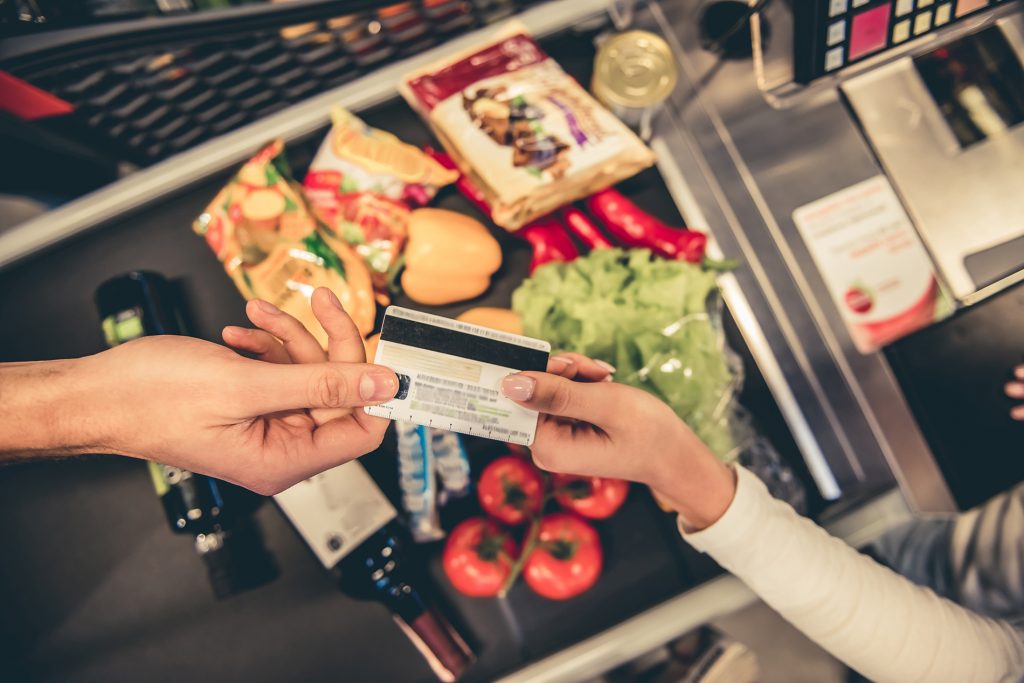 Cartão de loja faz lares aumentarem 20% seus gastos no supermercado