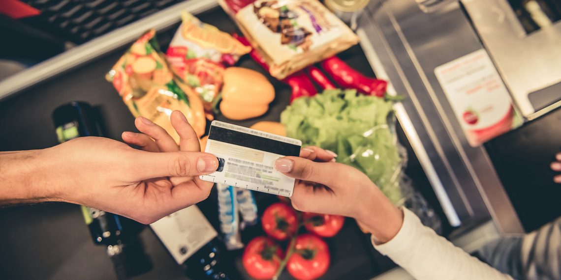 Cartão de loja faz lares aumentarem 20% seus gastos no supermercado