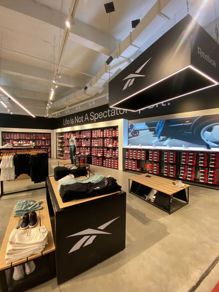 Reebok inaugura no Paraná primeira loja física da marca no Brasil