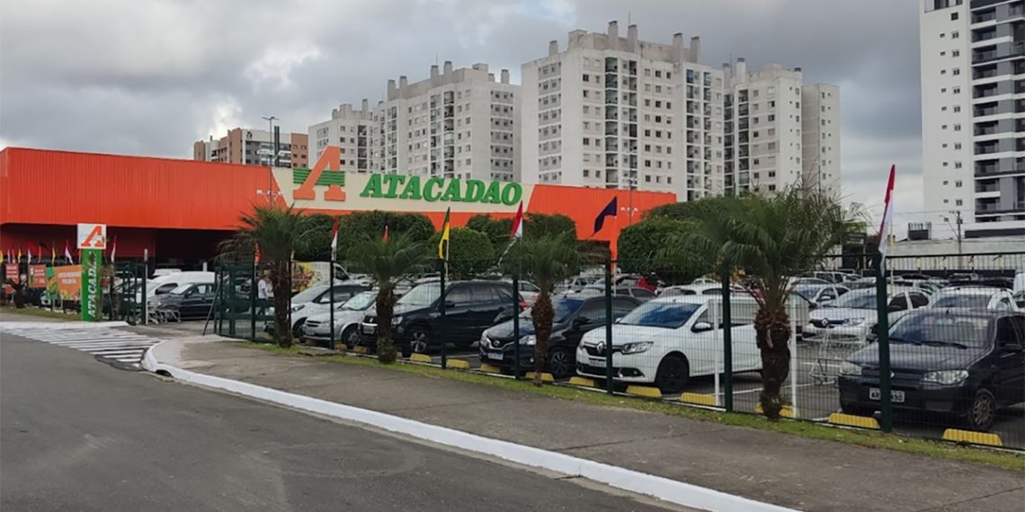 Atacadão inaugura mais duas lojas na capital paranaense