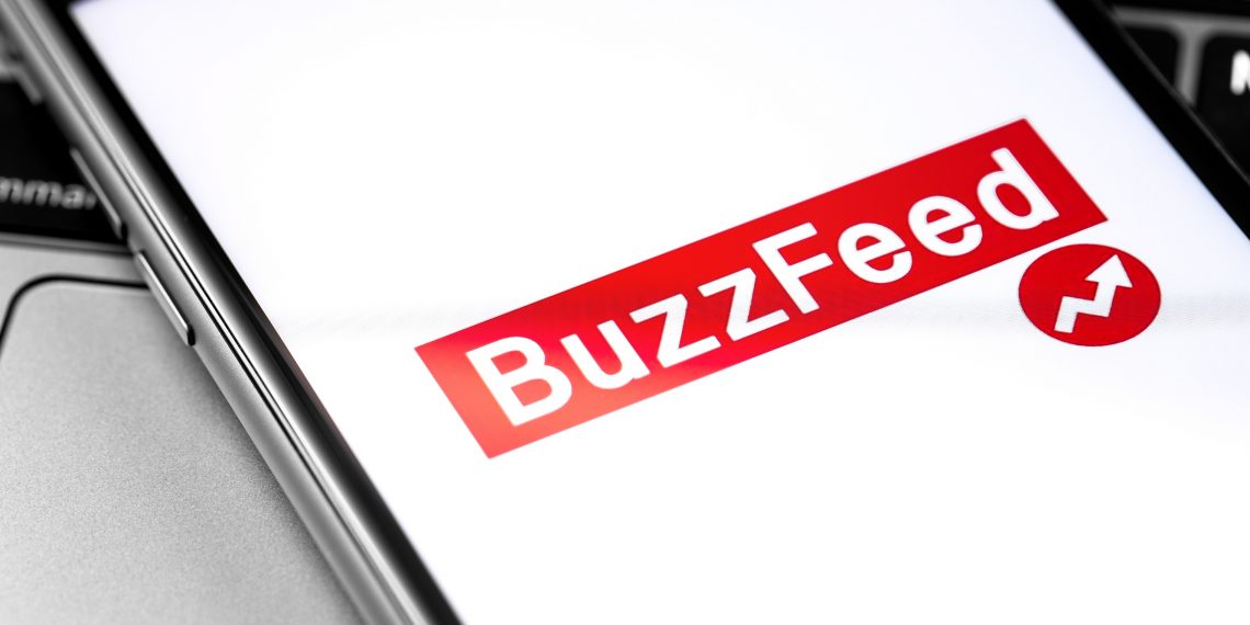 BuzzFeed demite 15% da força de trabalho e encerra divisão de notícias; ação desaba 20% em NY