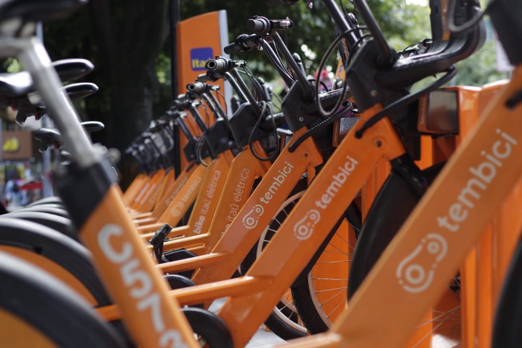 Tembici e Uber se aliam para levar "laranjinhas" para a América Latina